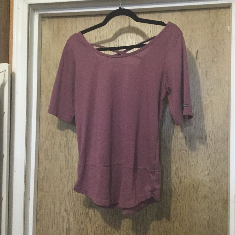 Columbia t-shirt in great used condition has crossed strap detail on top of back